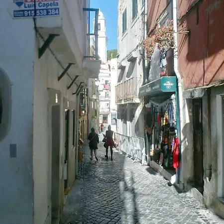 In Beco Da Formosa In Alfama - Lizbona